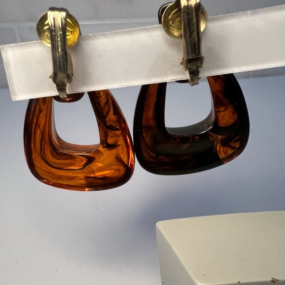 Vintage Lucite Tortoise Shell Door Knocker CLip on  Earrings - Picture 3 of 7